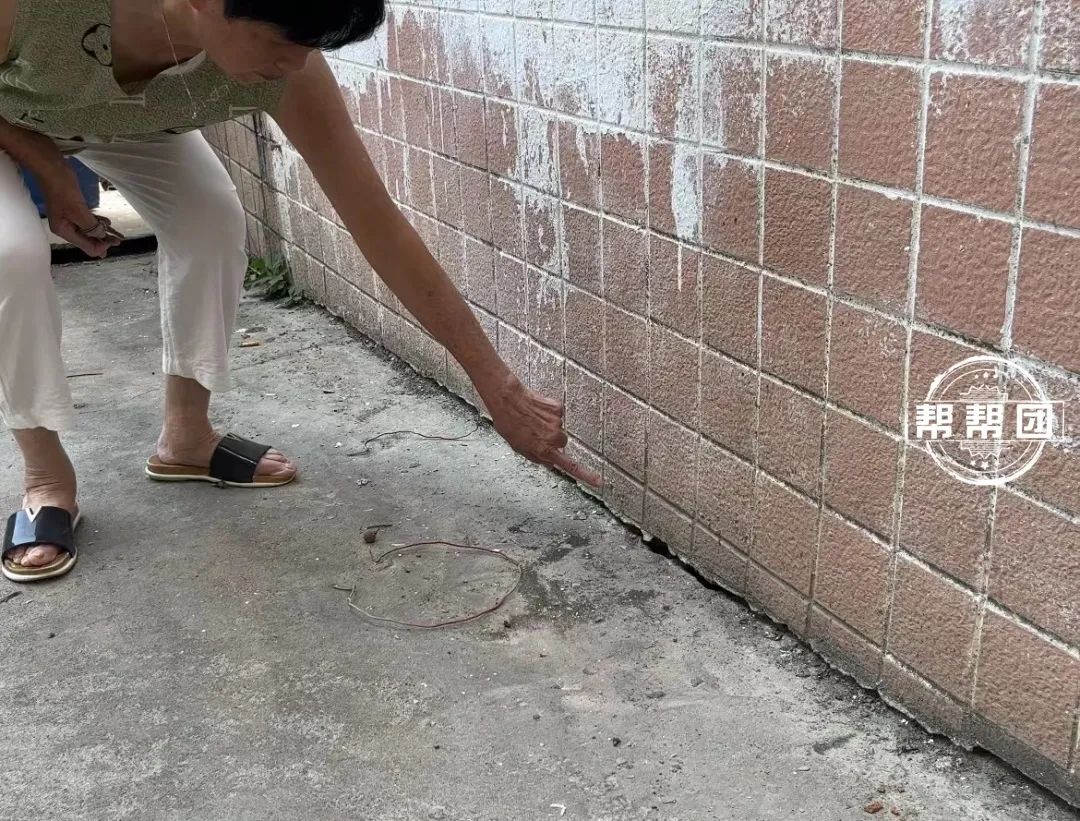DƬ